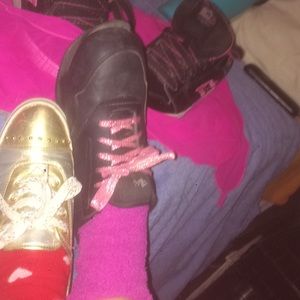 Old shoe lovers>trackers